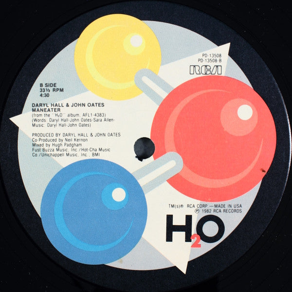 Daryl Hall & John Oates - Family Man / Maneater, 12" vinyl, on RCA (1982) (image 4)